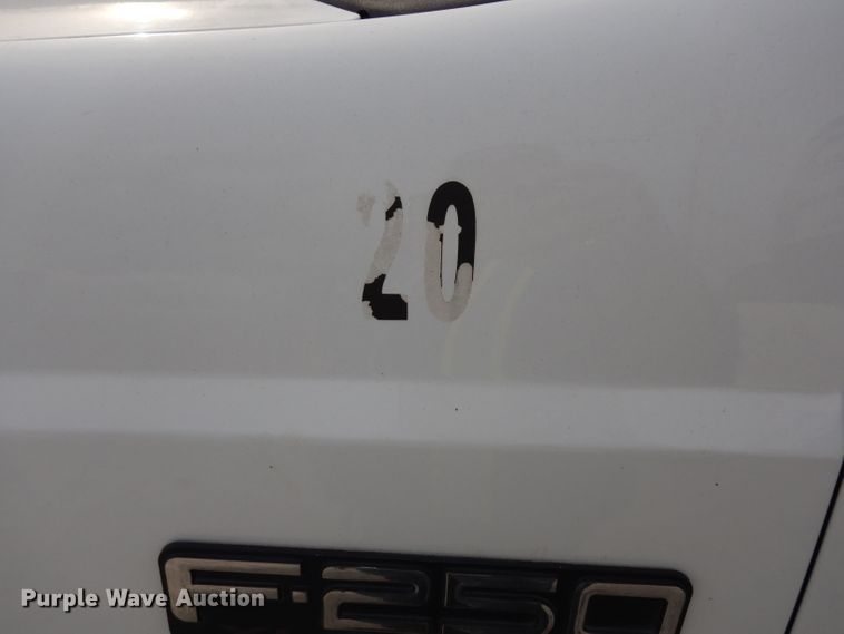 image for item DE4227 2003 Ford F250 Super Duty XL pickup truck