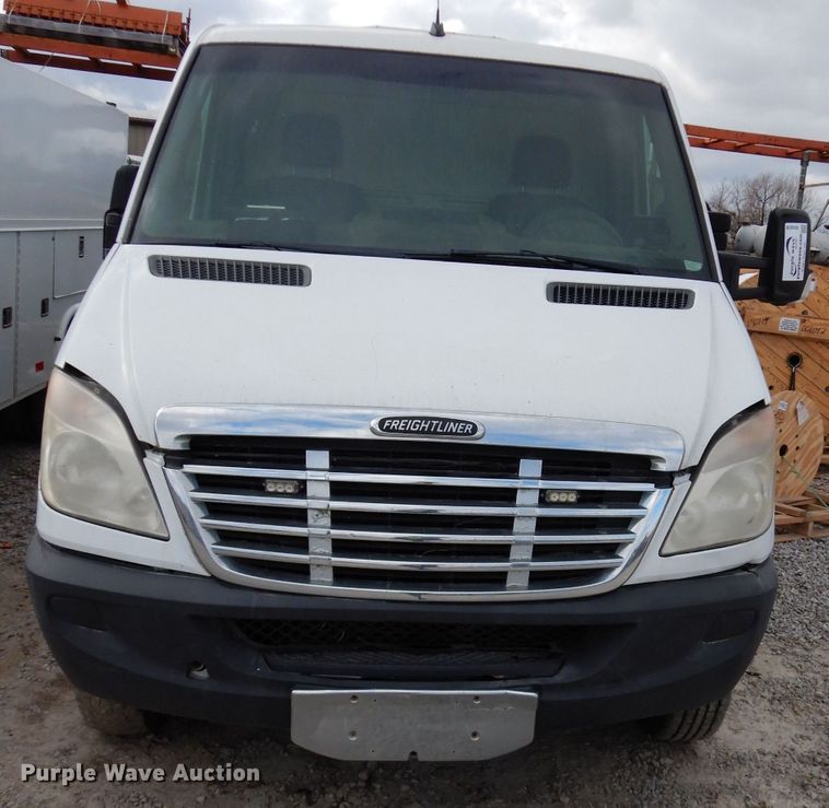 image for item DE4228 2007 Freightliner Sprinter 3500 utility van