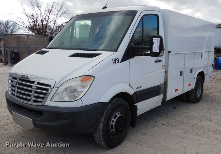 image for item DE4229 2007 Freightliner Sprinter 3500 utility van