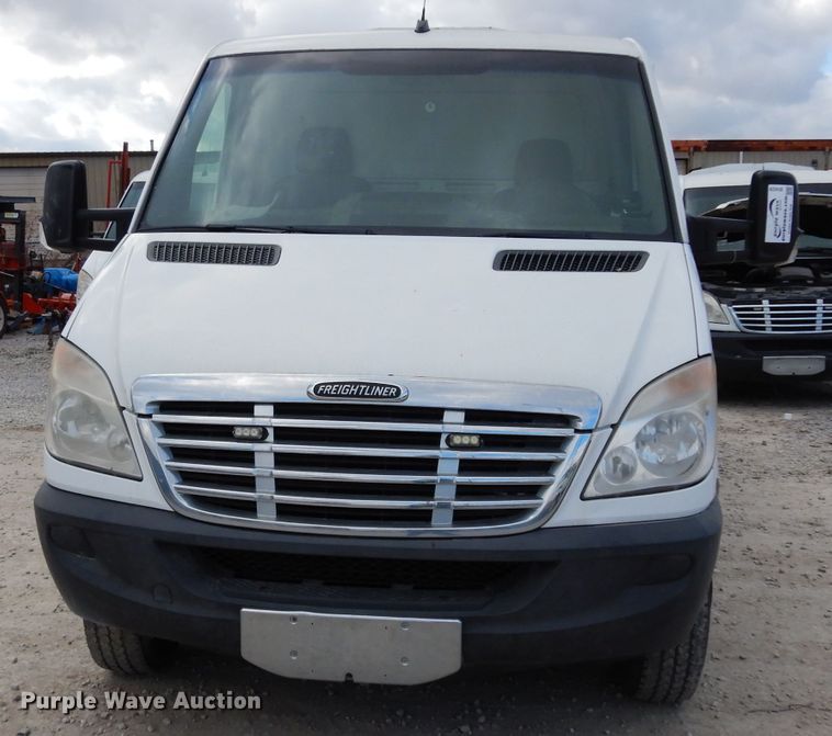 image for item DE4229 2007 Freightliner Sprinter 3500 utility van