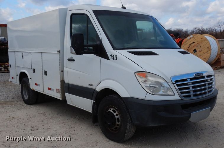 image for item DE4229 2007 Freightliner Sprinter 3500 utility van