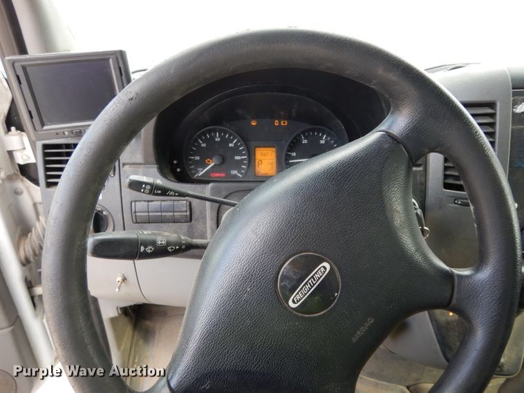 image for item DE4229 2007 Freightliner Sprinter 3500 utility van