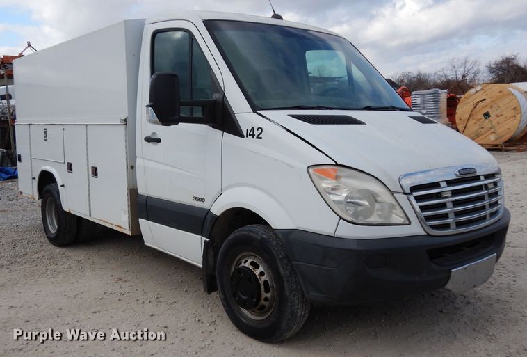 image for item DE4230 2007 Freightliner Sprinter 3500 utility van