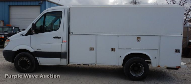 image for item DE4230 2007 Freightliner Sprinter 3500 utility van