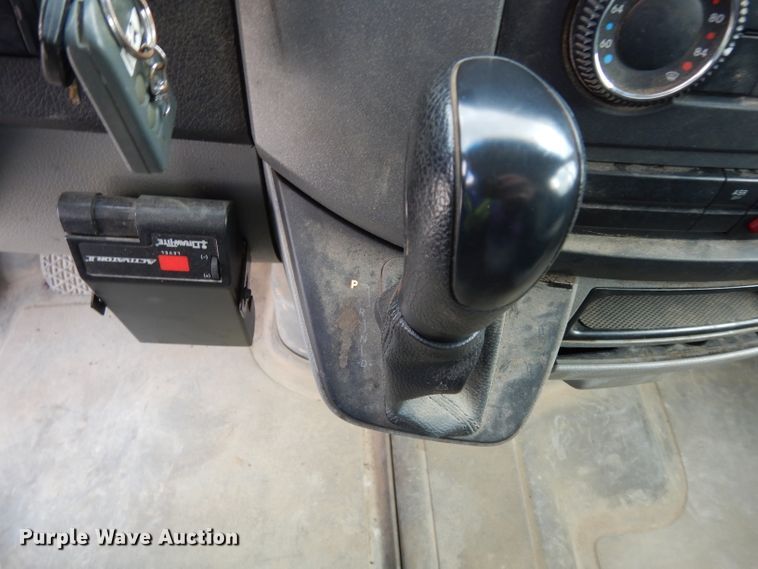 image for item DE4230 2007 Freightliner Sprinter 3500 utility van