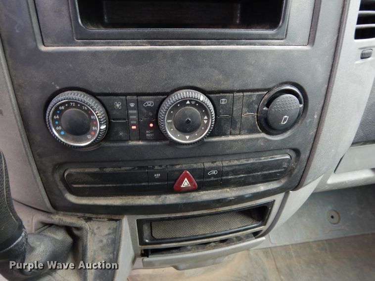 image for item DE4230 2007 Freightliner Sprinter 3500 utility van