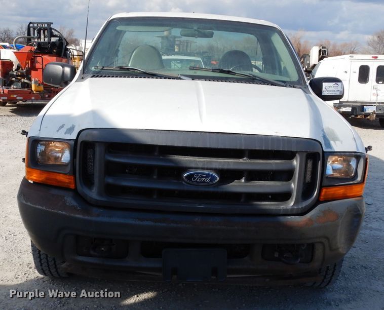image for item DE4254 2001 Ford F250 Super Duty XL pickup truck