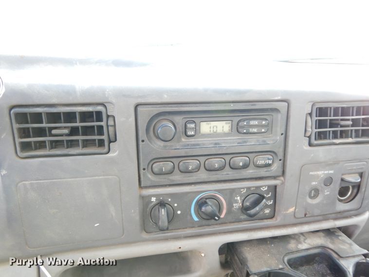 image for item DE4254 2001 Ford F250 Super Duty XL pickup truck