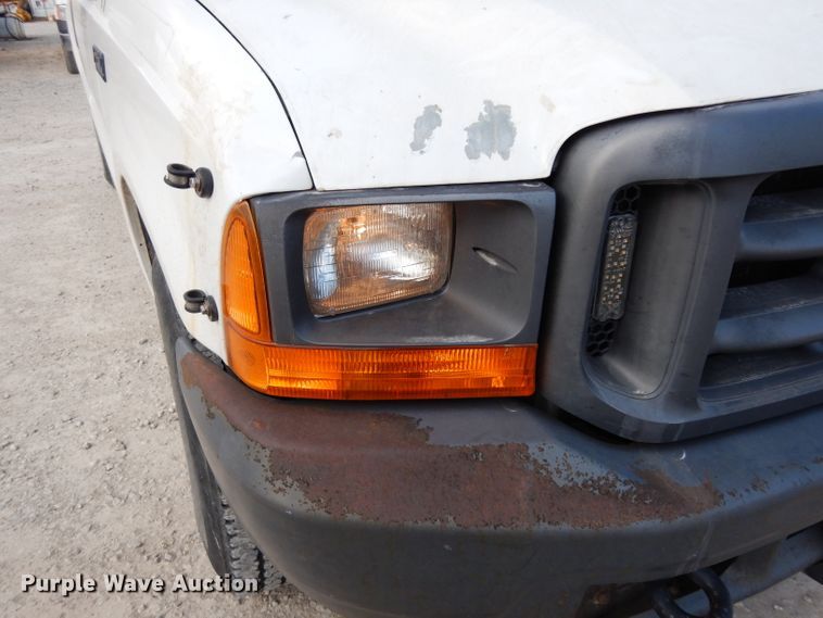 image for item DE4254 2001 Ford F250 Super Duty XL pickup truck