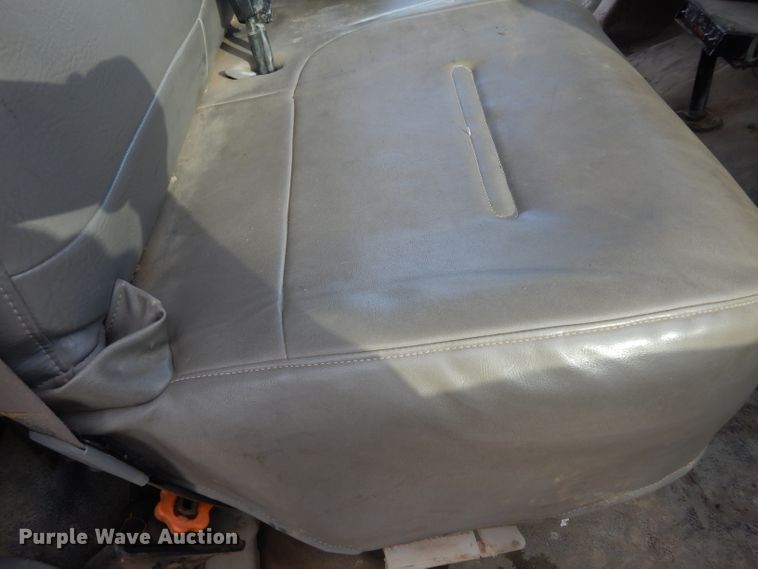 image for item DE4254 2001 Ford F250 Super Duty XL pickup truck