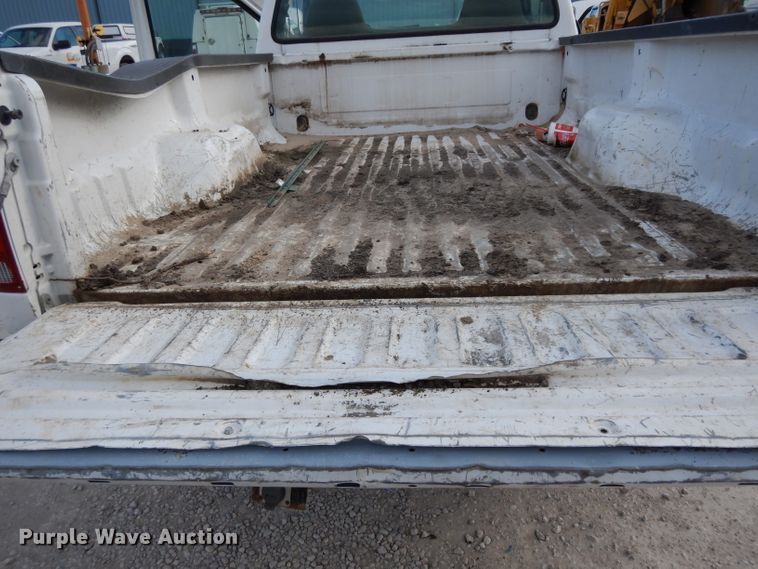 image for item DE4254 2001 Ford F250 Super Duty XL pickup truck