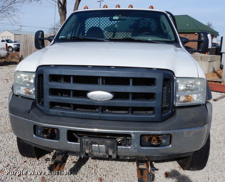 image for item DE4292 2007 Ford F450 Super Duty XL flatbed truck