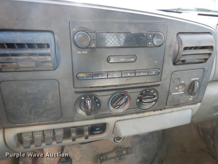 image for item DE4292 2007 Ford F450 Super Duty XL flatbed truck