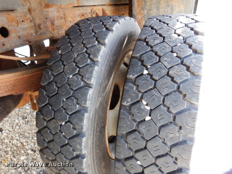 image for item DE4292 2007 Ford F450 Super Duty XL flatbed truck