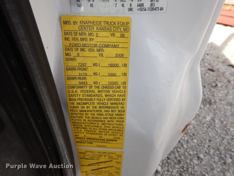 image for item DE4292 2007 Ford F450 Super Duty XL flatbed truck