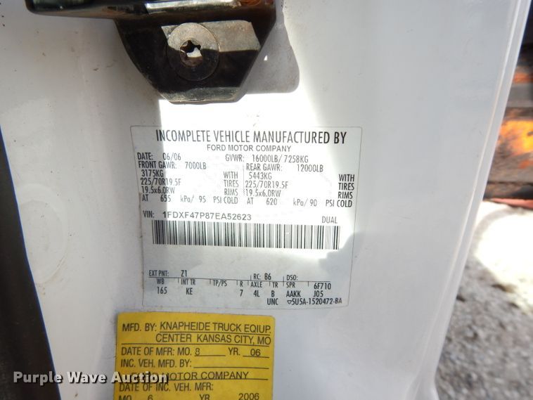 image for item DE4292 2007 Ford F450 Super Duty XL flatbed truck