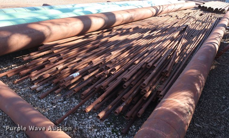 image for item DG7088 Approximately 200 31'L x 1" collared threaded  oilfield tubing pipes