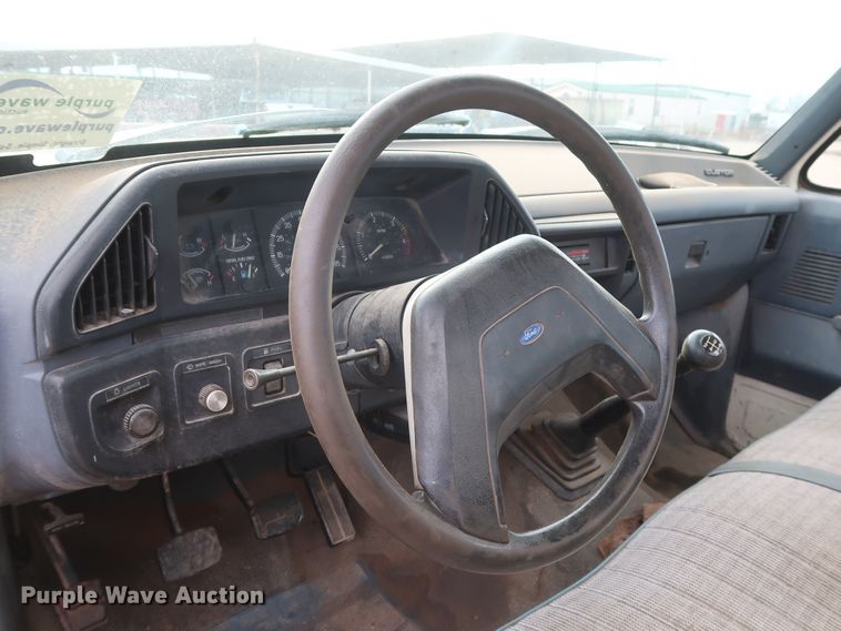 image for item DH0789 1991 Ford F450 Super Duty flatbed truck