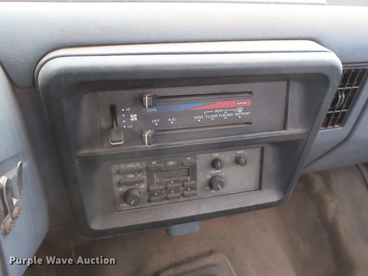 image for item DH0789 1991 Ford F450 Super Duty flatbed truck