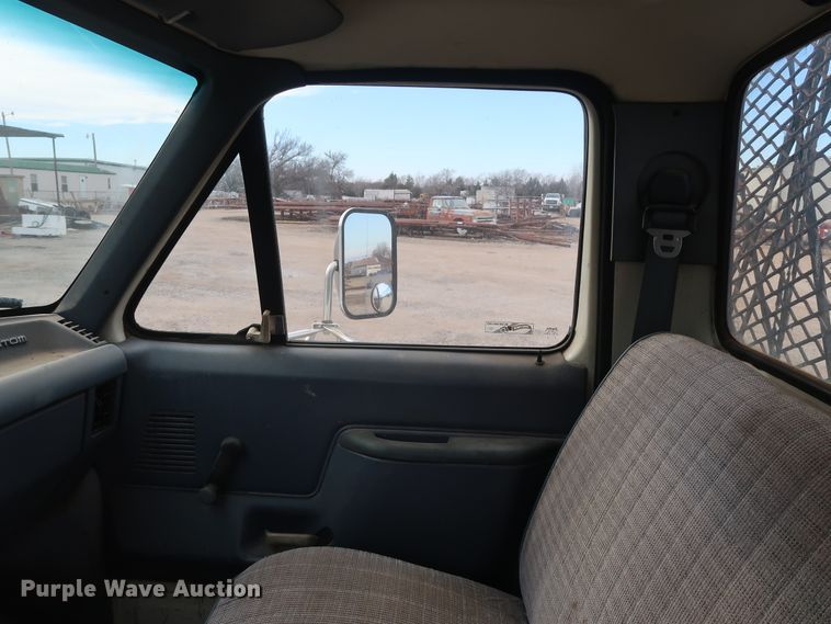 image for item DH0789 1991 Ford F450 Super Duty flatbed truck