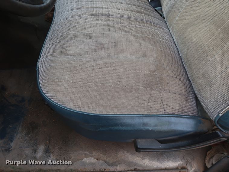 image for item DH0789 1991 Ford F450 Super Duty flatbed truck