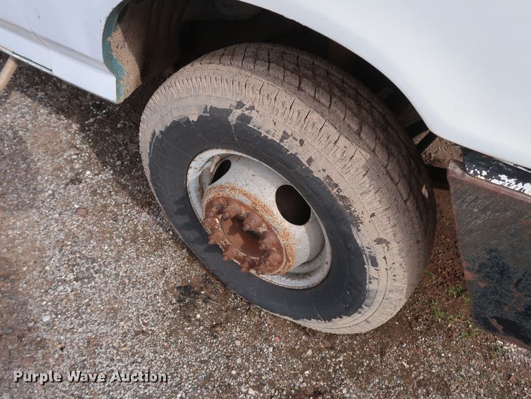 image for item DH0789 1991 Ford F450 Super Duty flatbed truck