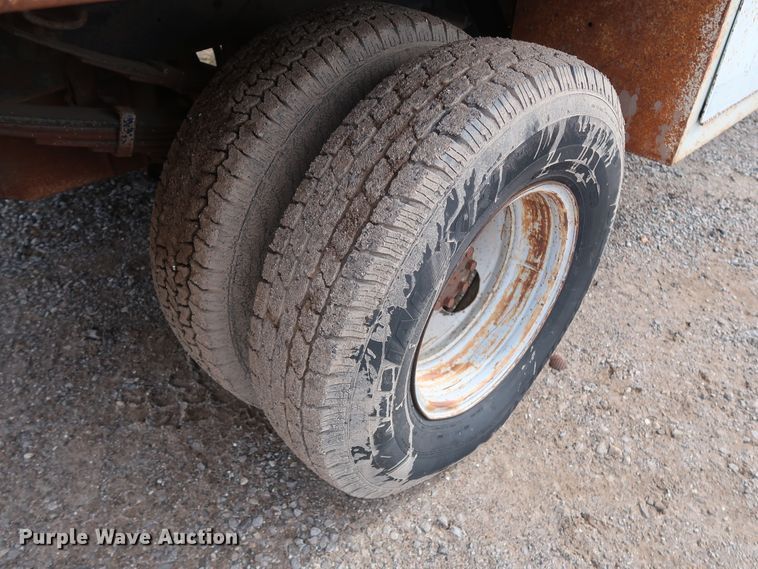 image for item DH0789 1991 Ford F450 Super Duty flatbed truck