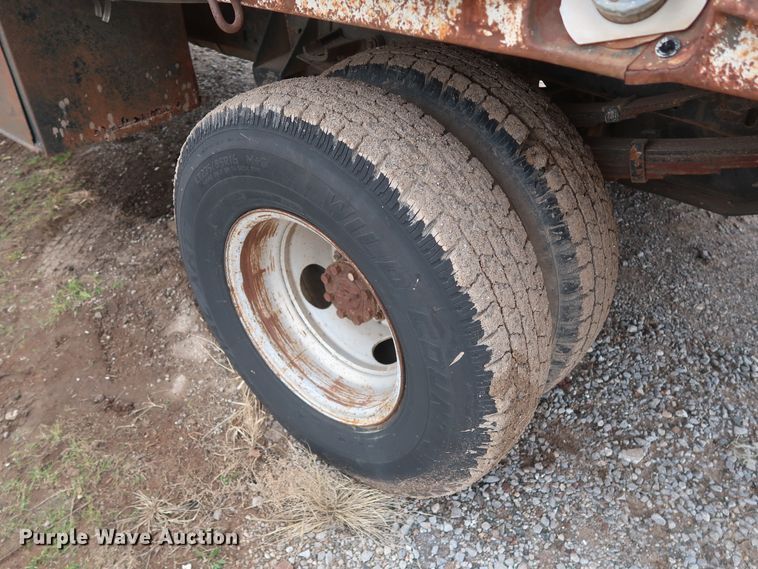 image for item DH0789 1991 Ford F450 Super Duty flatbed truck