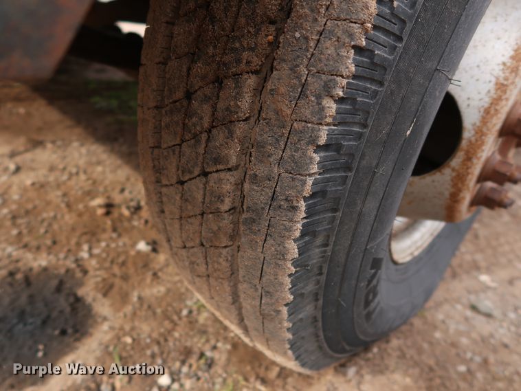 image for item DH0789 1991 Ford F450 Super Duty flatbed truck