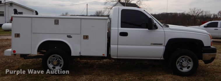 image for item DH5066 2007 Chevrolet Silverado 2500HD utility bed pickup truck