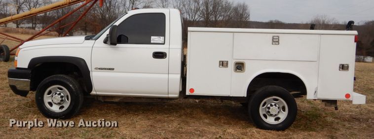 image for item DH5066 2007 Chevrolet Silverado 2500HD utility bed pickup truck