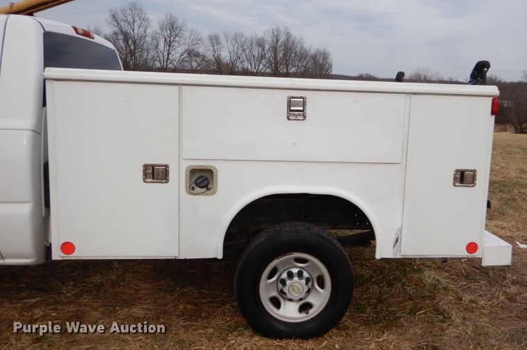 image for item DH5066 2007 Chevrolet Silverado 2500HD utility bed pickup truck