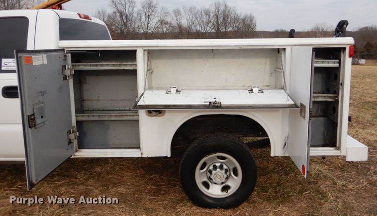 image for item DH5066 2007 Chevrolet Silverado 2500HD utility bed pickup truck