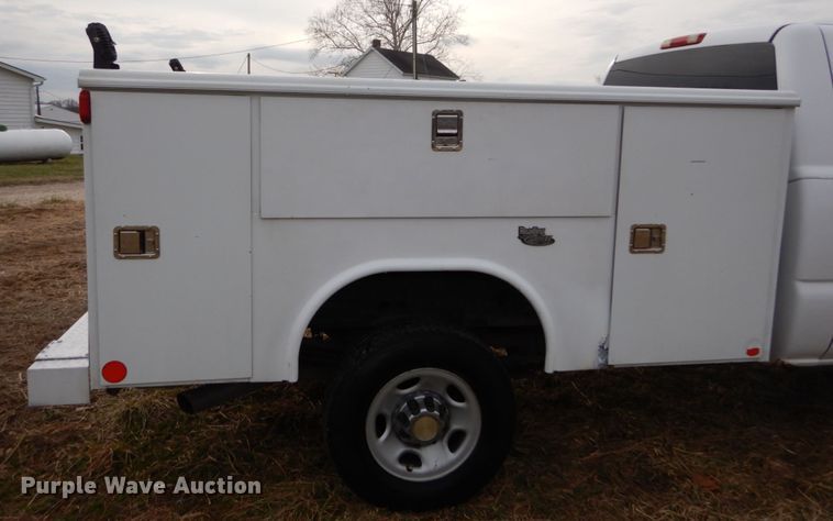 image for item DH5066 2007 Chevrolet Silverado 2500HD utility bed pickup truck