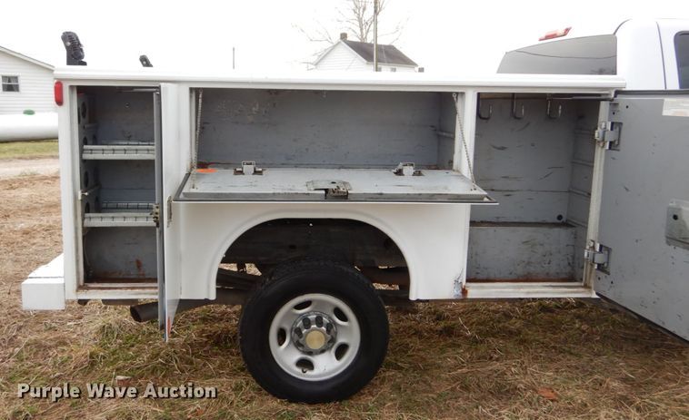 image for item DH5066 2007 Chevrolet Silverado 2500HD utility bed pickup truck