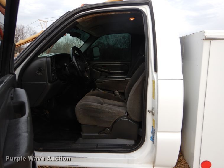 image for item DH5066 2007 Chevrolet Silverado 2500HD utility bed pickup truck