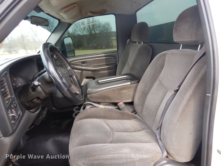 image for item DH5066 2007 Chevrolet Silverado 2500HD utility bed pickup truck