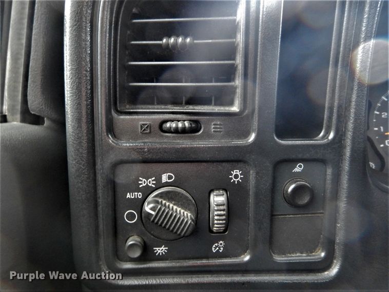 image for item DH5066 2007 Chevrolet Silverado 2500HD utility bed pickup truck