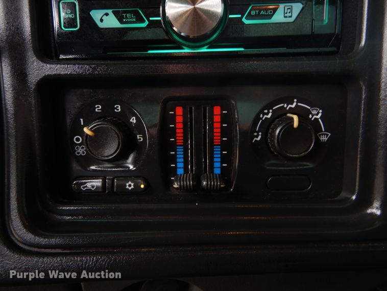 image for item DH5066 2007 Chevrolet Silverado 2500HD utility bed pickup truck