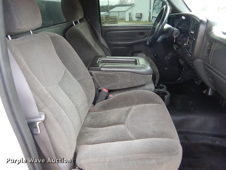 image for item DH5066 2007 Chevrolet Silverado 2500HD utility bed pickup truck