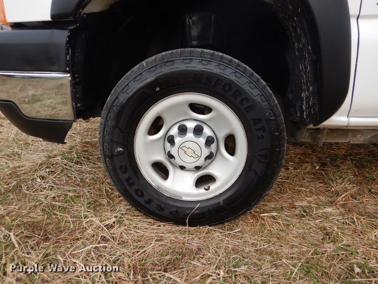 image for item DH5066 2007 Chevrolet Silverado 2500HD utility bed pickup truck