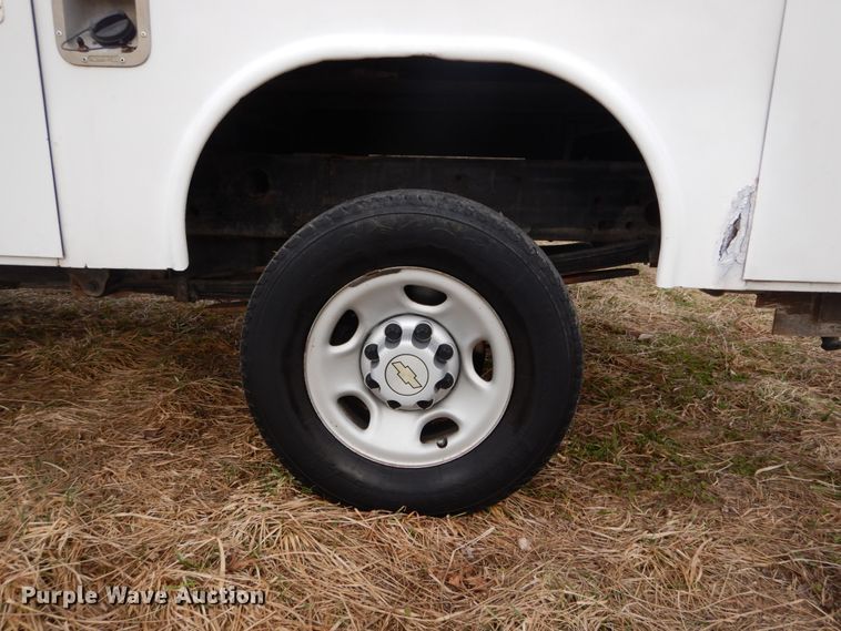 image for item DH5066 2007 Chevrolet Silverado 2500HD utility bed pickup truck