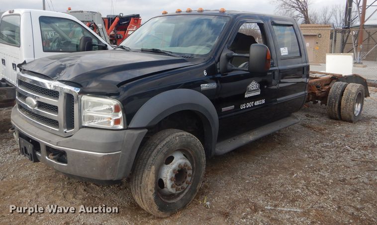 image for item DH6289 2005 Ford F450 Super Duty XLT Crew Cab truck cab and chassis
