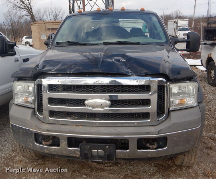 image for item DH6289 2005 Ford F450 Super Duty XLT Crew Cab truck cab and chassis