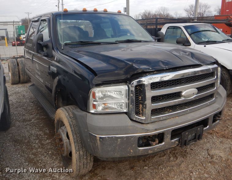 image for item DH6289 2005 Ford F450 Super Duty XLT Crew Cab truck cab and chassis