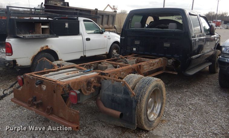 image for item DH6289 2005 Ford F450 Super Duty XLT Crew Cab truck cab and chassis