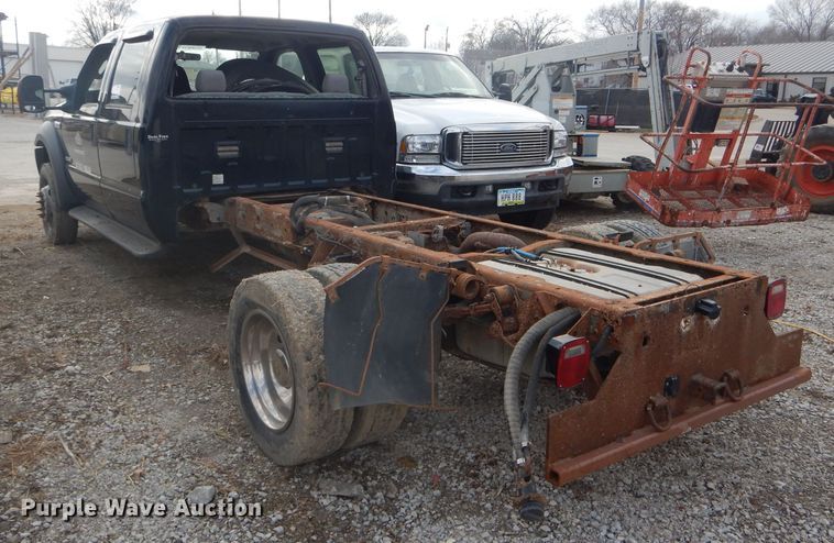 image for item DH6289 2005 Ford F450 Super Duty XLT Crew Cab truck cab and chassis