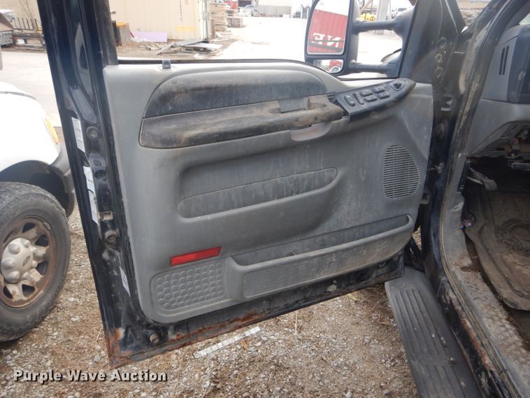 image for item DH6289 2005 Ford F450 Super Duty XLT Crew Cab truck cab and chassis