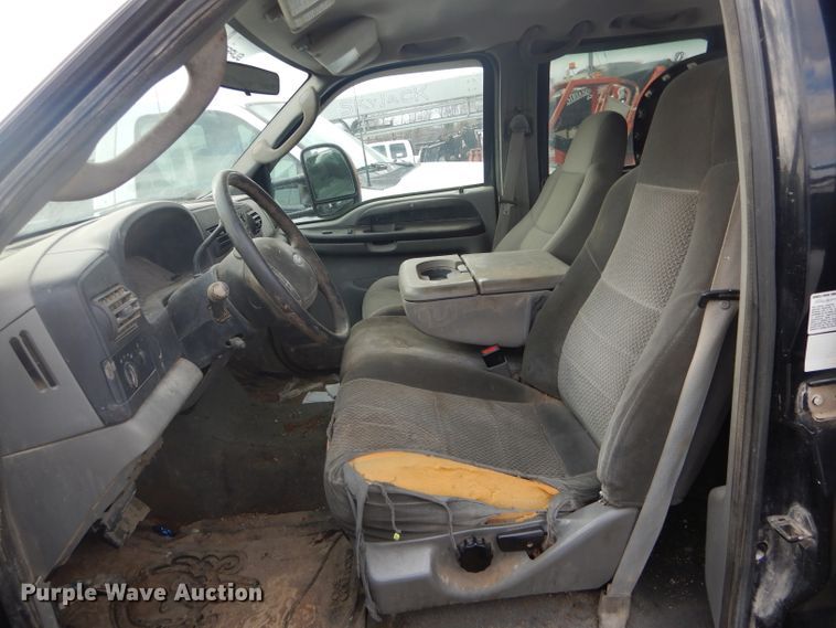 image for item DH6289 2005 Ford F450 Super Duty XLT Crew Cab truck cab and chassis