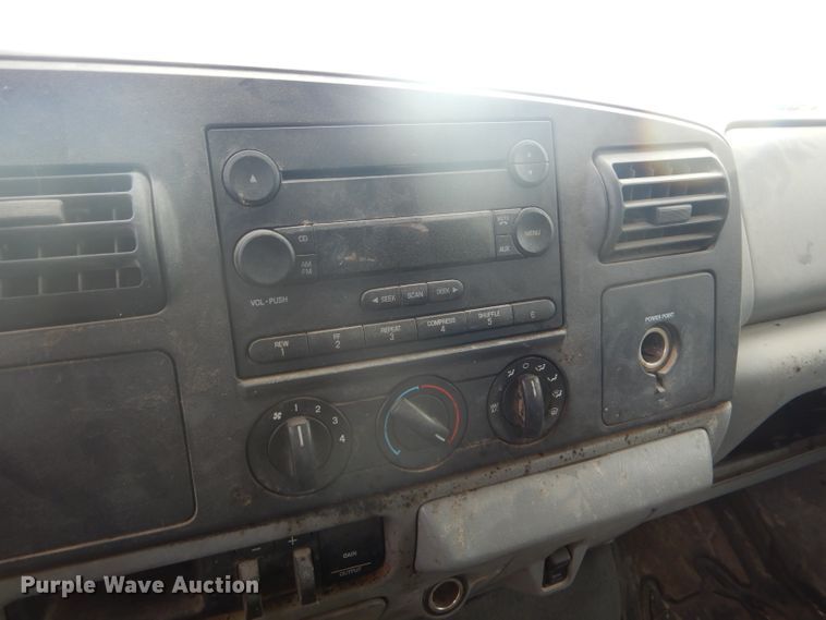 image for item DH6289 2005 Ford F450 Super Duty XLT Crew Cab truck cab and chassis